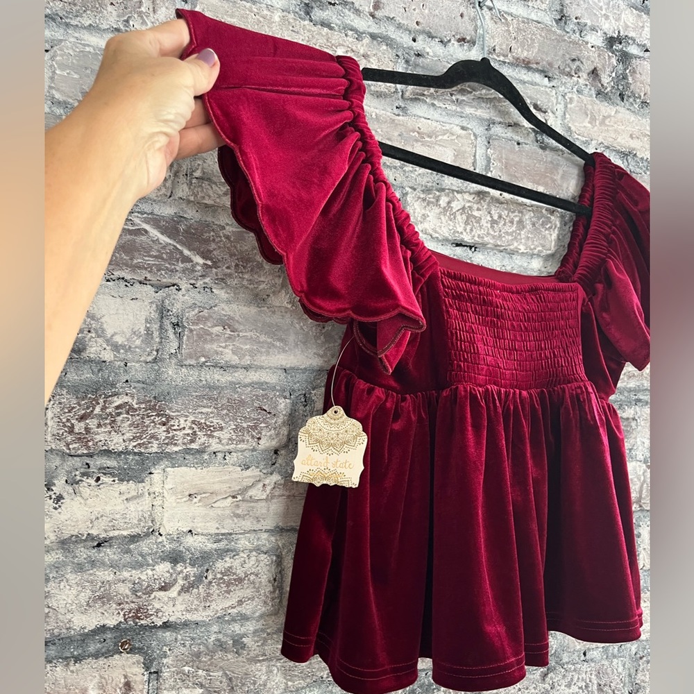 NWT Gorgeous Burgundy wine color velvet  slightly cropped top scalloped sleeves - Picture 9 of 12